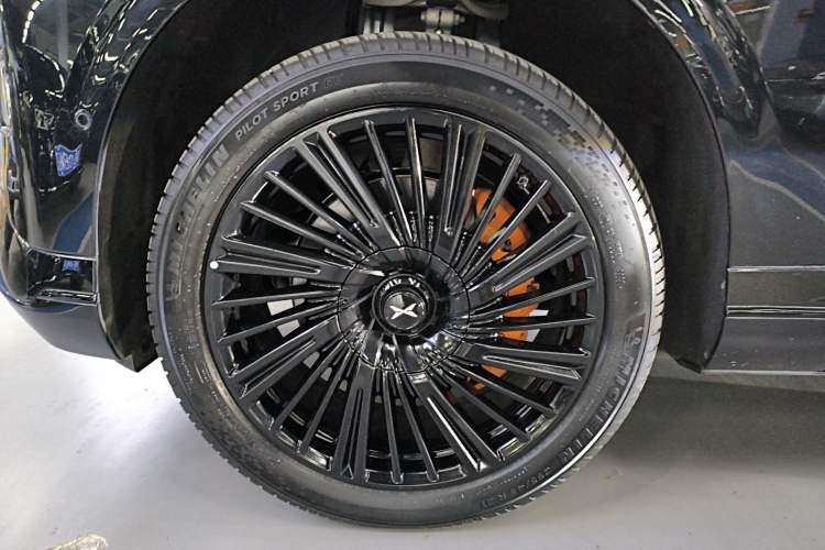 Used XPeng G9 2025 625 Long-Range Max Exterior 4