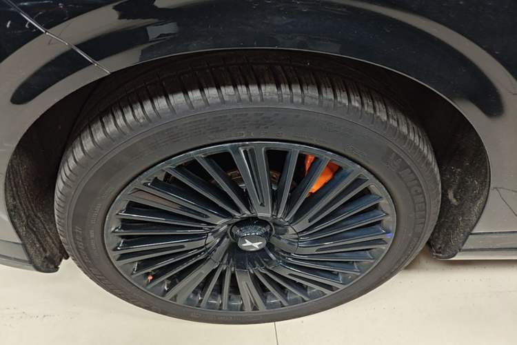 Used XPeng G9 2025 725 with Ultra-Long Range Max Exterior 4