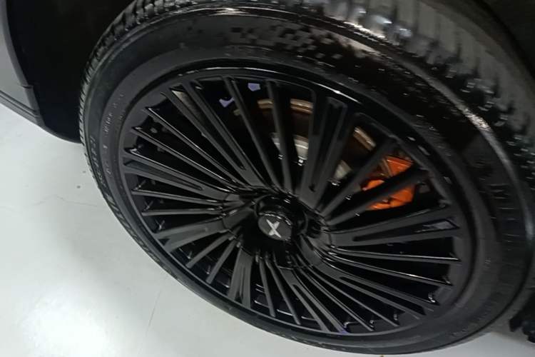Used XPeng G9 2025 680 Ultra-Long Range All-Wheel Drive Max Exterior 5