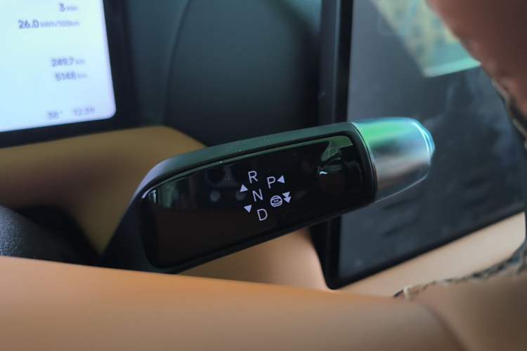 Used XPeng G9 2025 725 with Ultra-Long Range Max Gear Lever