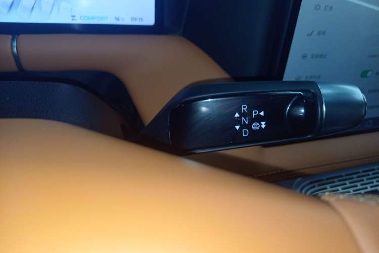 Used XPeng G9 2025 625 Long-Range Max Gear Lever
