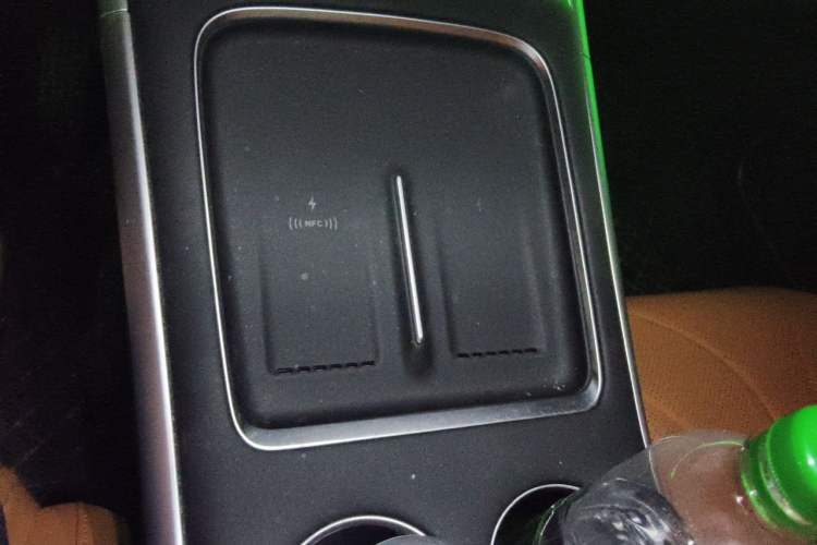 Used XPeng G9 2025 725 with Ultra-Long Range Max Gear Lever