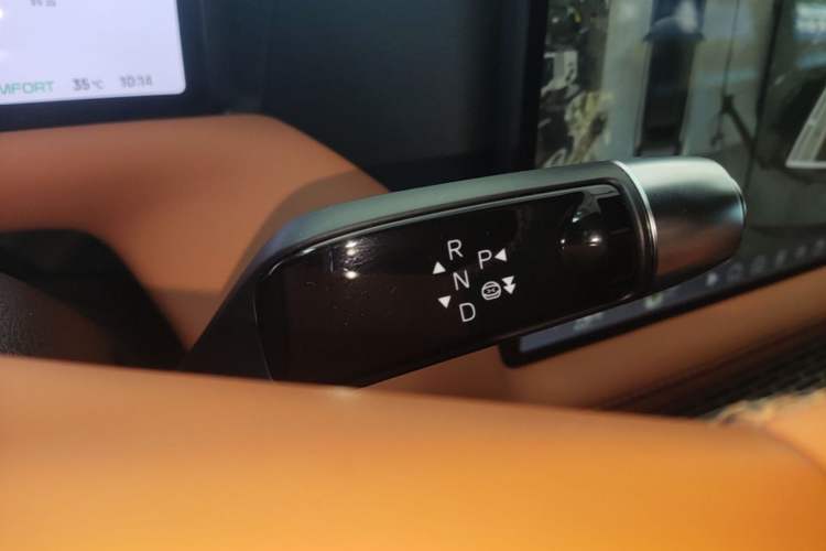 Used XPeng G9 2025 625 Long-Range Max Gear Lever