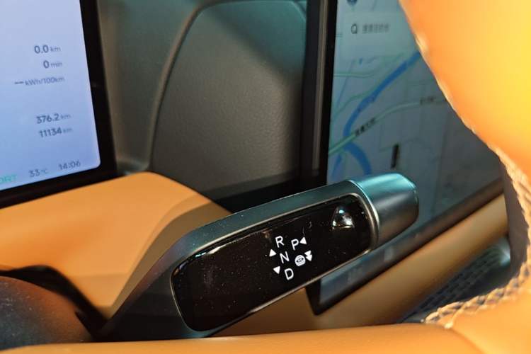 Used XPeng G9 2025 725 with Ultra-Long Range Max Gear Lever