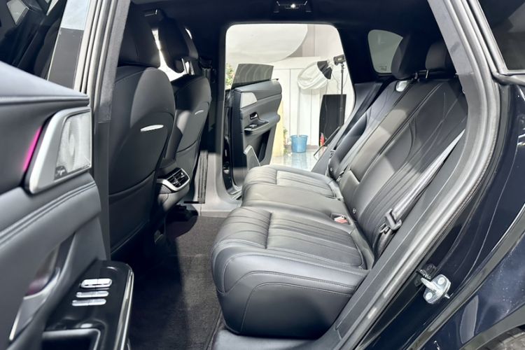 Used XPeng G9 2025 725 with Ultra-Long Range Max Interior 10