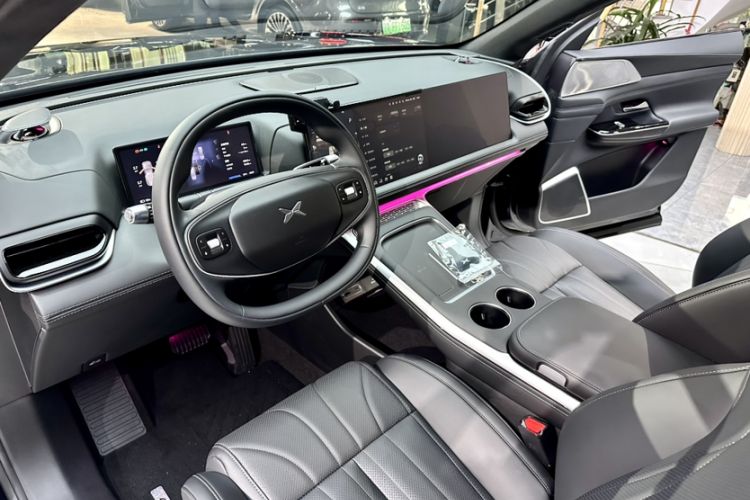 Used XPeng G9 2025 725 with Ultra-Long Range Max Interior 11