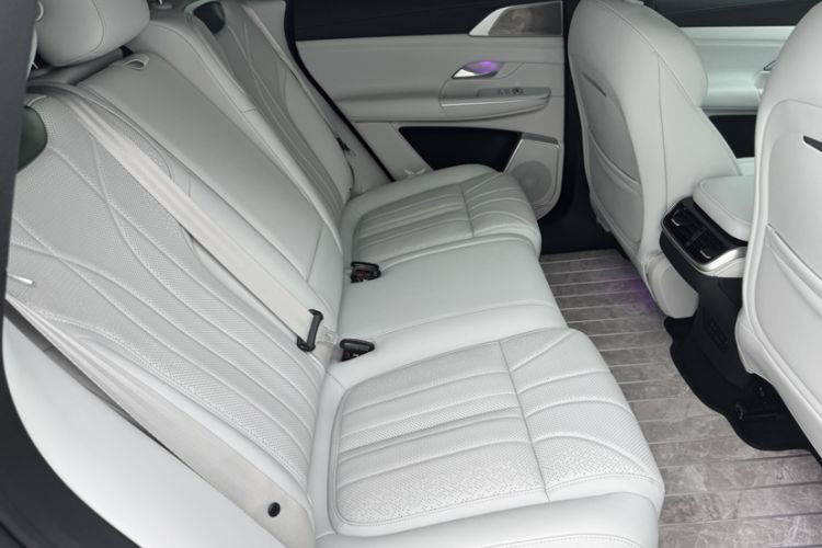 Used XPeng G9 2025 725 with Ultra-Long Range Max Interior 2