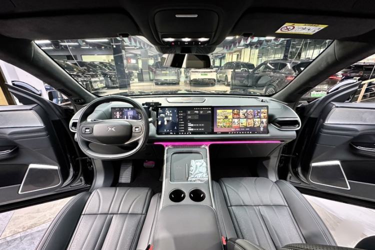 Used XPeng G9 2025 725 with Ultra-Long Range Max Interior 3