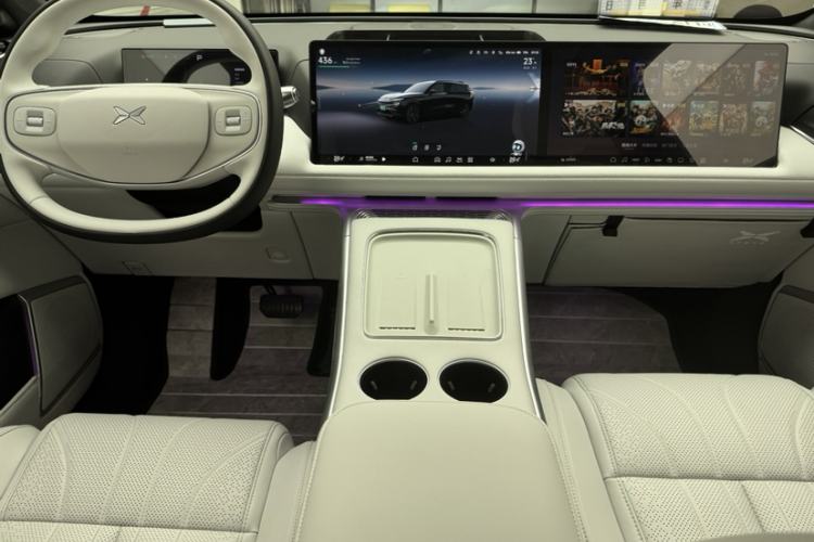 Used XPeng G9 2025 725 with Ultra-Long Range Max Interior 4