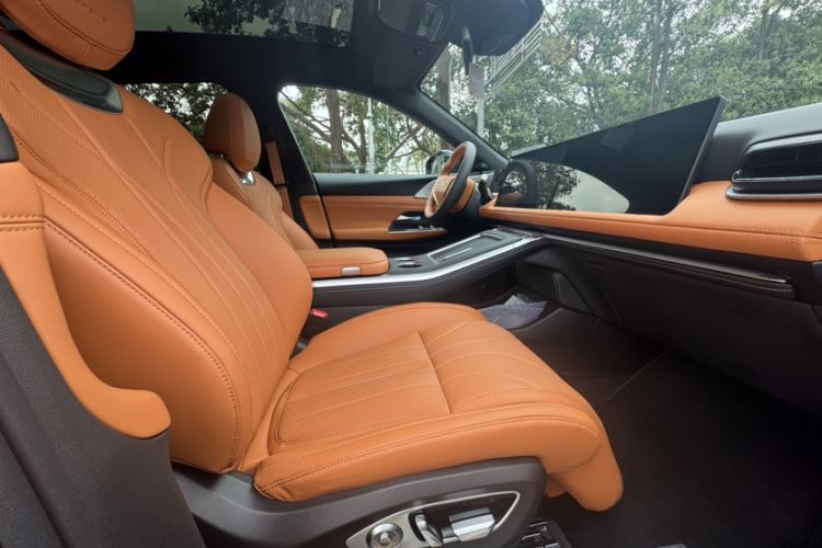 Used XPeng G9 2025 625 Long-Range Max Interior 4