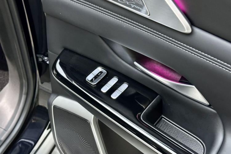 Used XPeng G9 2025 725 with Ultra-Long Range Max Interior 4