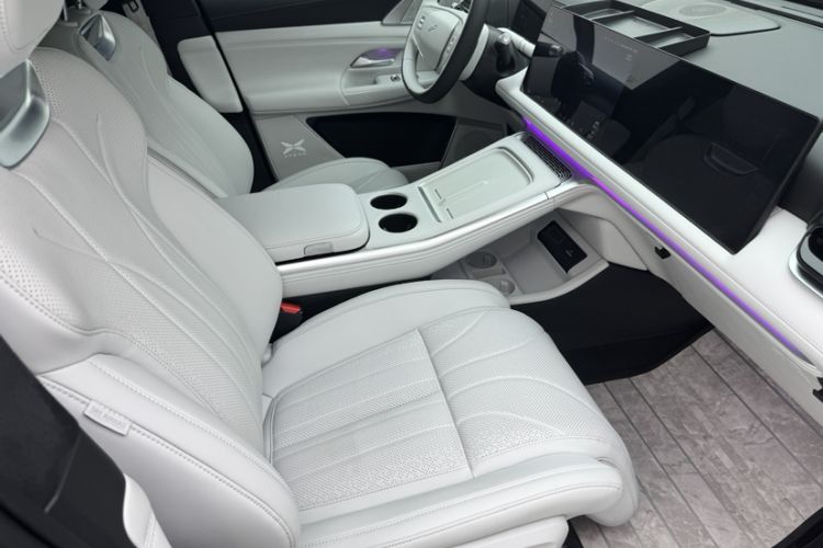 Used XPeng G9 2025 725 with Ultra-Long Range Max Interior 5