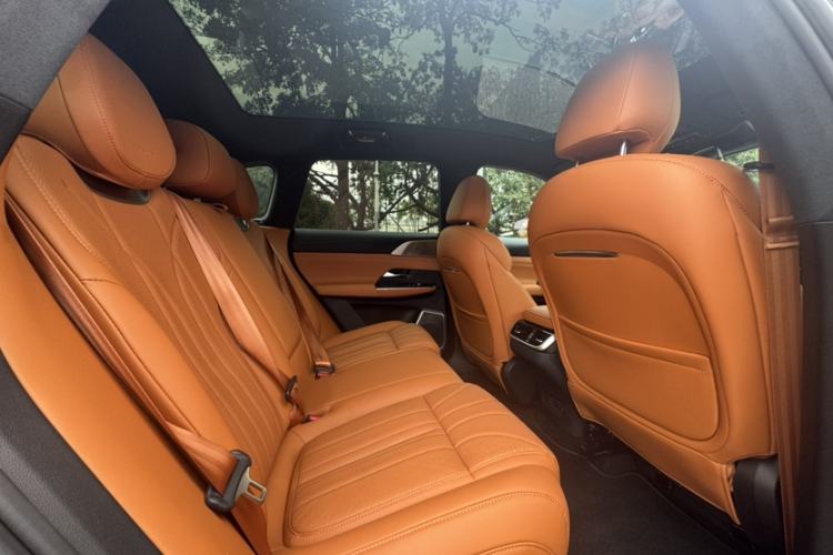 Used XPeng G9 2025 625 Long-Range Max Interior 5