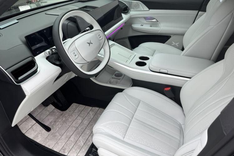 Used XPeng G9 2025 725 with Ultra-Long Range Max Interior 6