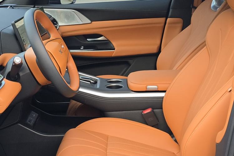 Used XPeng G9 2025 725 with Ultra-Long Range Max Interior 7