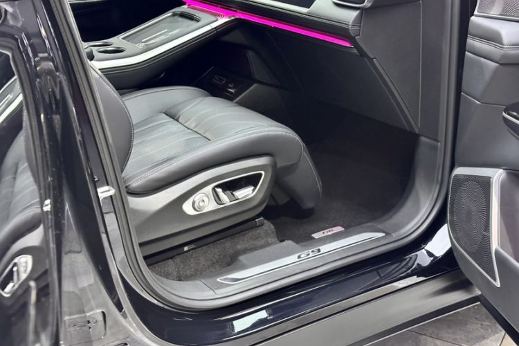 Used XPeng G9 2025 725 with Ultra-Long Range Max Interior 9