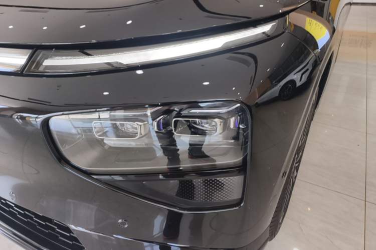 Used XPeng G9 2025 725 with Ultra-Long Range Max Left Front Headlight