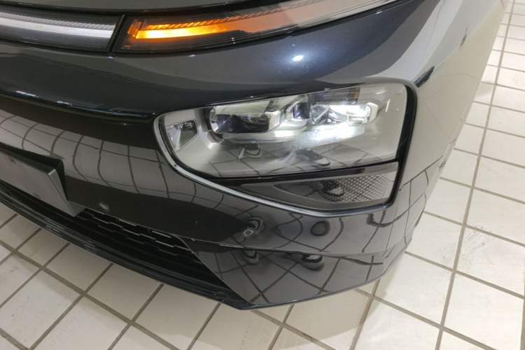 Used XPeng G9 2025 725 with Ultra-Long Range Max Left Front Headlight
