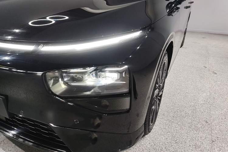 Used XPeng G9 2025 680 Ultra-Long Range All-Wheel Drive Max Left Front Headlight