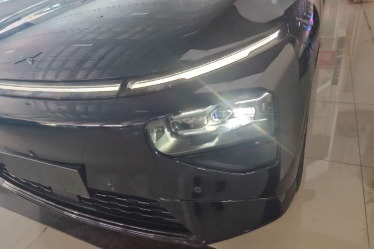 Used XPeng G9 2025 680 Ultra-Long Range All-Wheel Drive Max Left Front Headlight