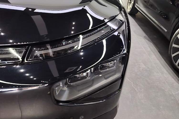 Used XPeng G9 2025 725 with Ultra-Long Range Max Left Front Headlight