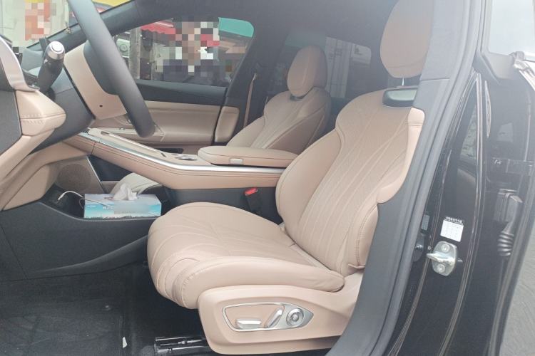 Used XPeng G9 2025 725 with Ultra-Long Range Max Left Front Seat