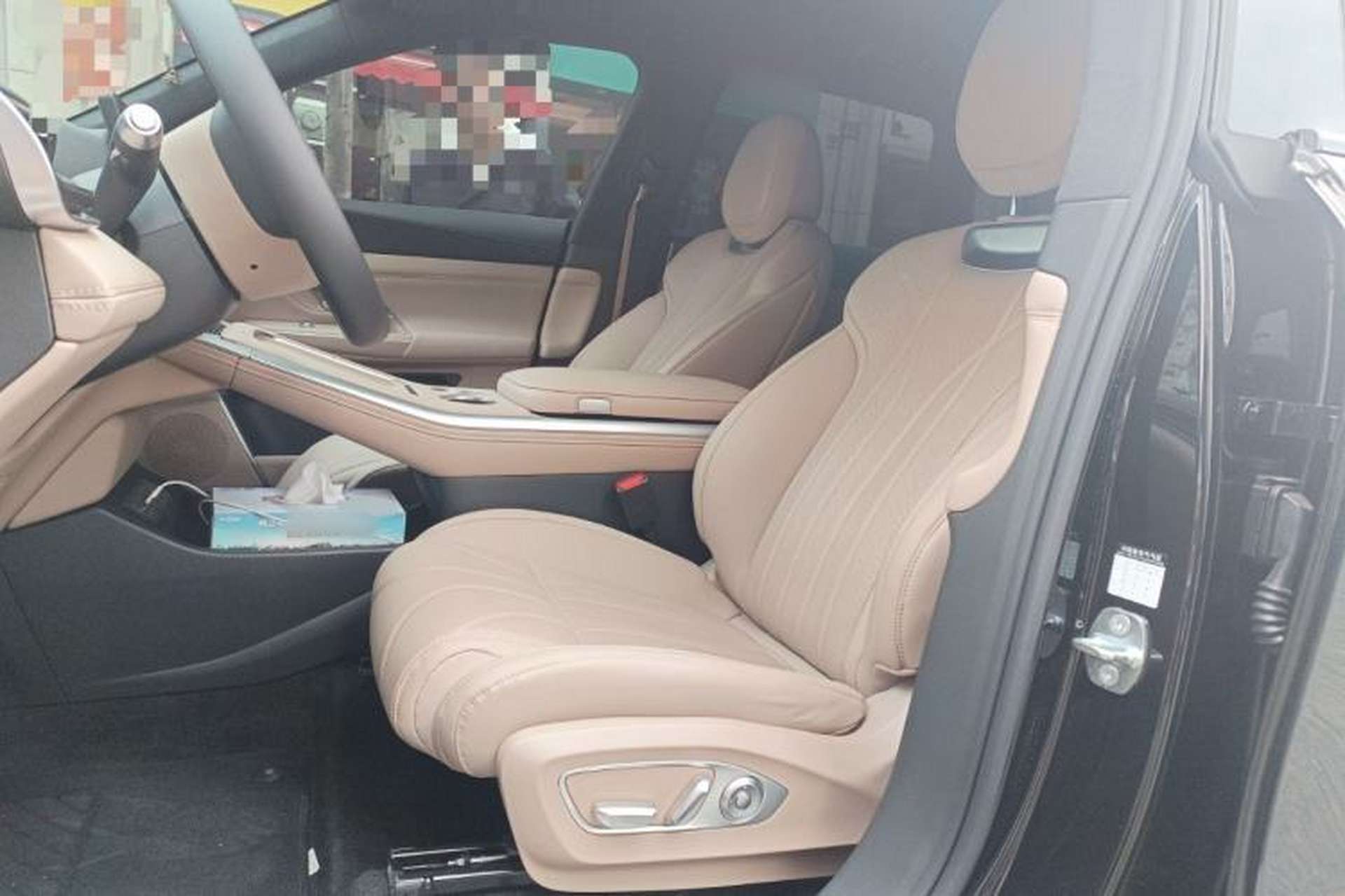Used XPeng G9 2025 725 with Ultra-Long Range Max Left Front Seat