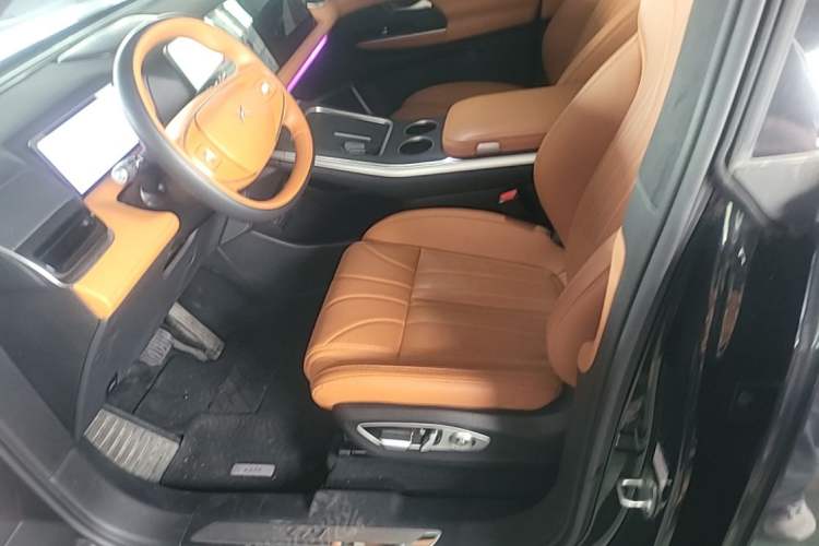 Used XPeng G9 2025 680 Ultra-Long Range All-Wheel Drive Max Left Front Seat