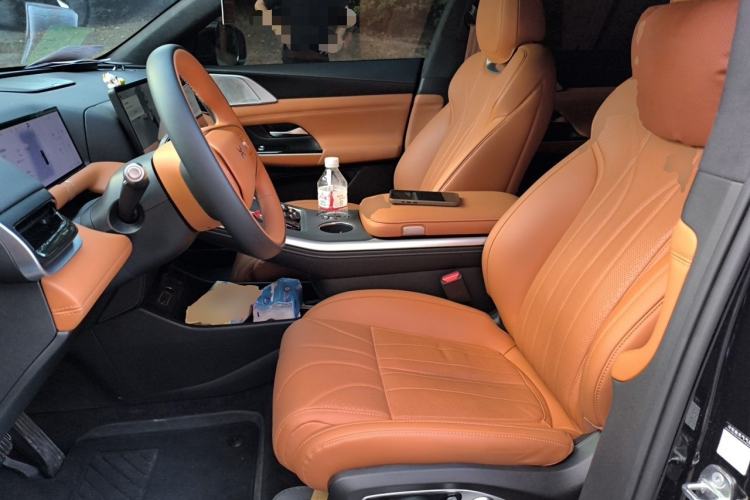 Used XPeng G9 2025 725 with Ultra-Long Range Max Left Front Seat