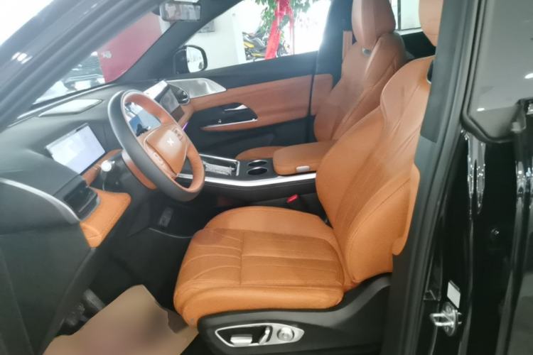 Used XPeng G9 2025 725 with Ultra-Long Range Max Left Front Seat