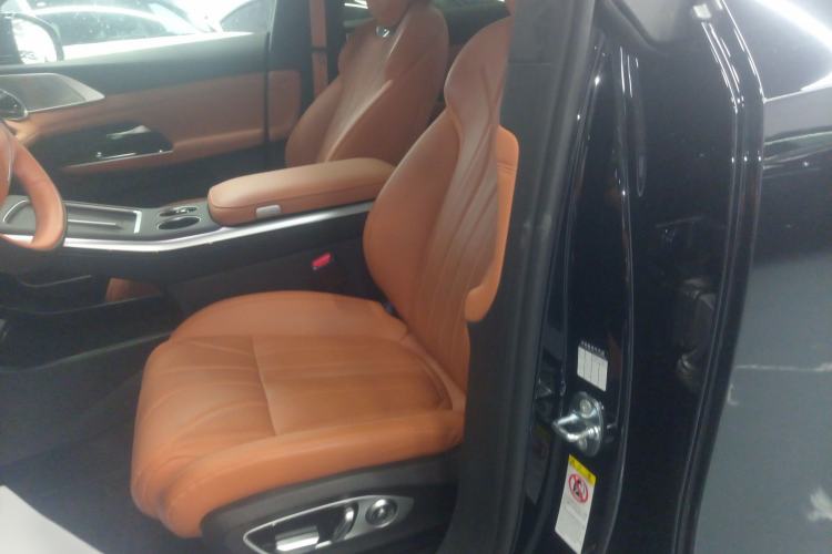 Used XPeng G9 2025 625 Long-Range Max Left Front Seat
