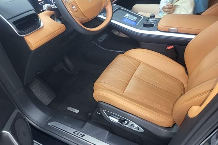 Used XPeng G9 2025 725 with Ultra-Long Range Max Left Front Seat