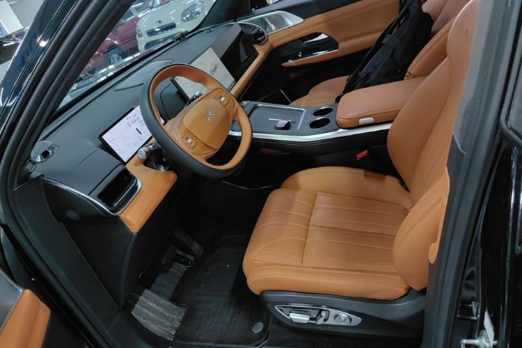 Used XPeng G9 2025 625 Long-Range Max Left Front Seat