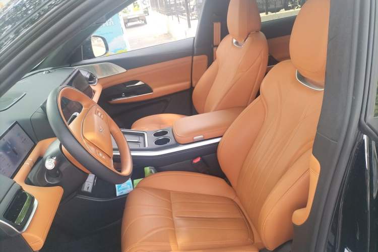 Used XPeng G9 2025 725 with Ultra-Long Range Max Left Front Seat