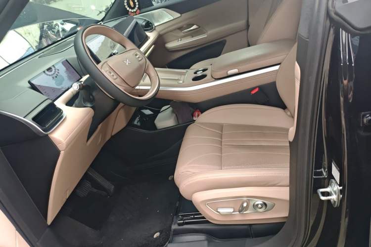 Used XPeng G9 2025 725 with Ultra-Long Range Max Left Front Seat