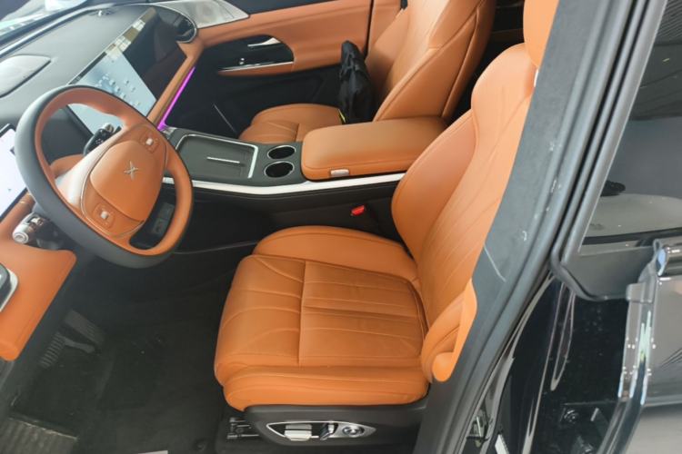 Used XPeng G9 2025 725 with Ultra-Long Range Max Left Front Seat
