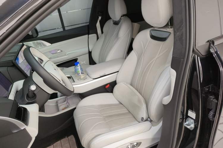 Used XPeng G9 2025 725 with Ultra-Long Range Max Left Front Seat