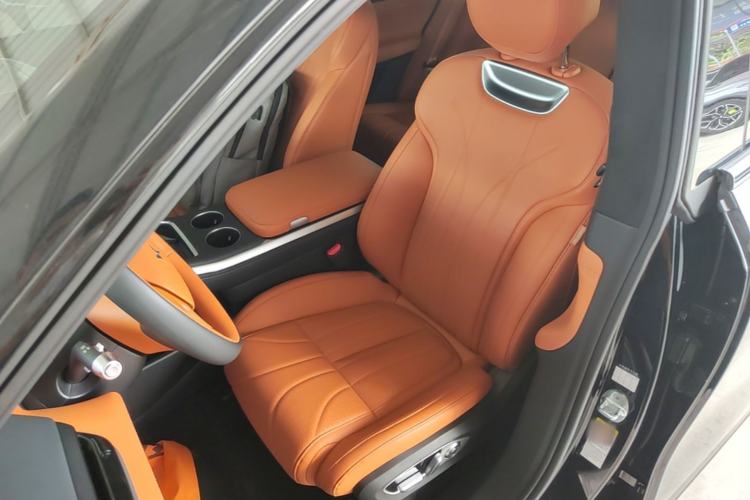 Used XPeng G9 2025 625 Long-Range Max Left Front Seat