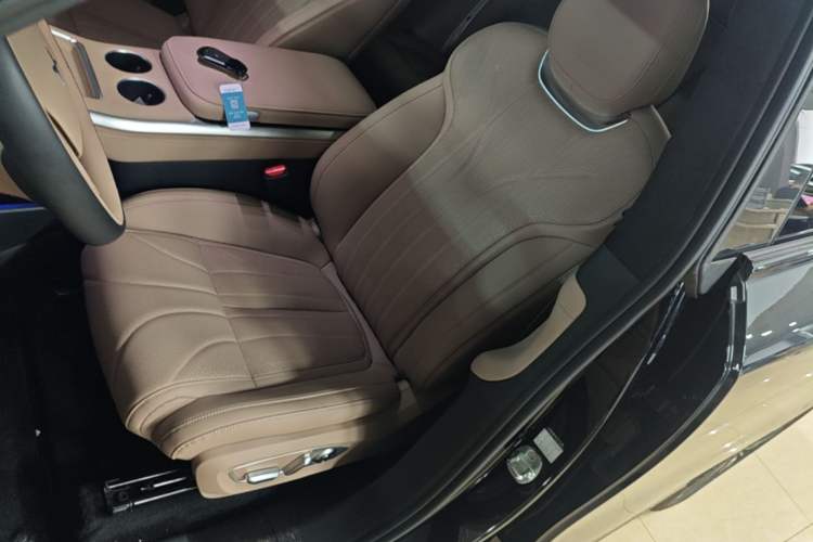 Used XPeng G9 2025 625 Long-Range Max Left Front Seat