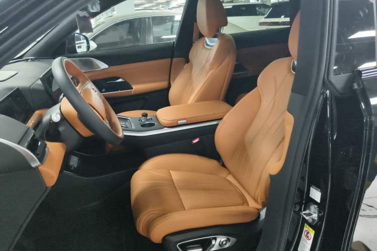 Used XPeng G9 2025 625 Long-Range Max Left Front Seat