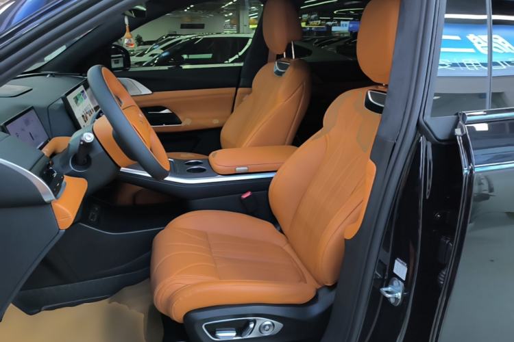 Used XPeng G9 2025 725 with Ultra-Long Range Max Left Front Seat