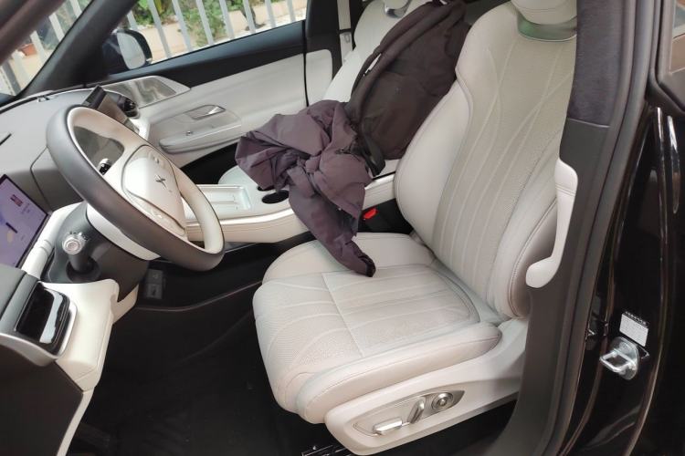 Used XPeng G9 2025 625 Long-Range Max Left Front Seat