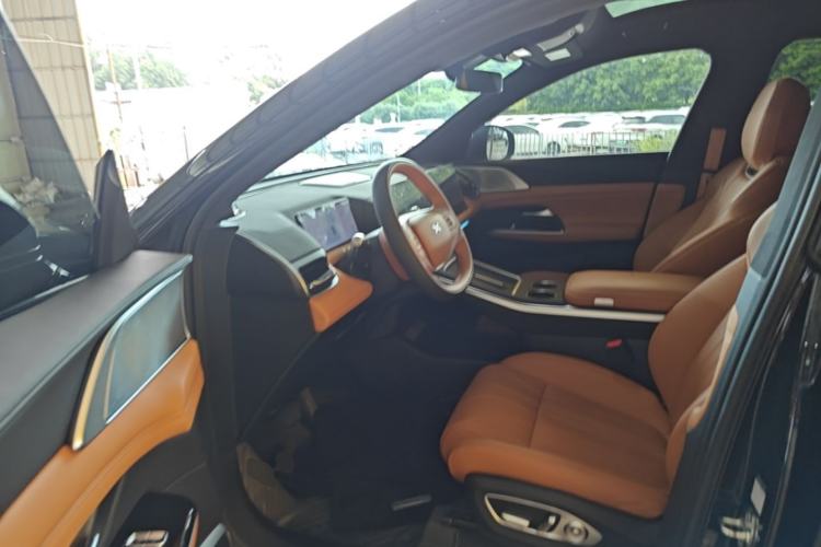 Used XPeng G9 2025 725 with Ultra-Long Range Max Left Front Seat