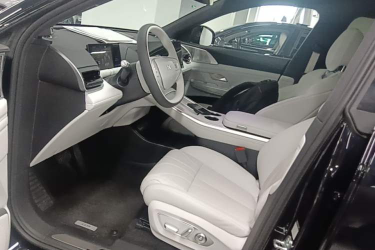 Used XPeng G9 2025 625 Long-Range Max Left Front Seat