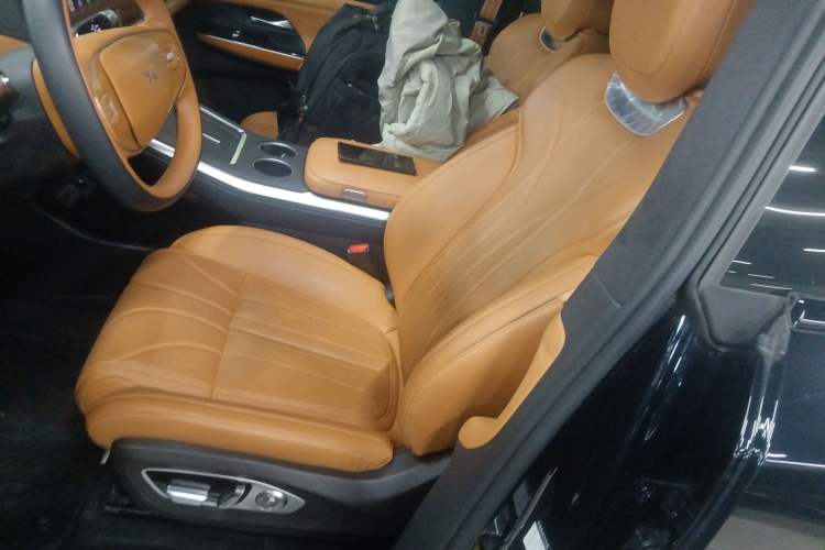 Used XPeng G9 2025 625 Long-Range Max Left Front Seat