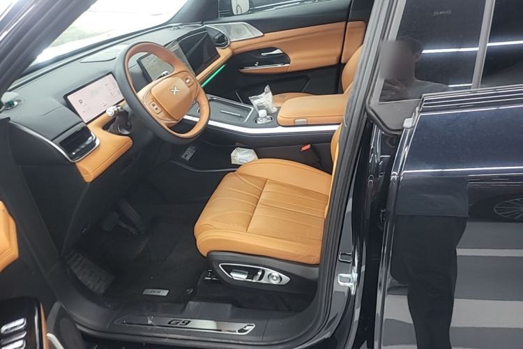 Used XPeng G9 2025 725 with Ultra-Long Range Max Left Front Seat