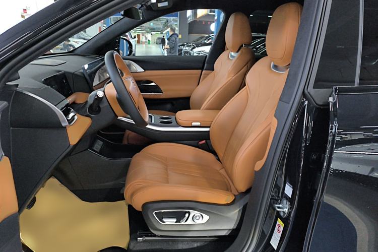 Used XPeng G9 2025 625 Long-Range Max Left Front Seat