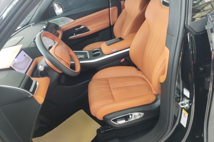 Used XPeng G9 2025 625 Long-Range Max Left Front Seat
