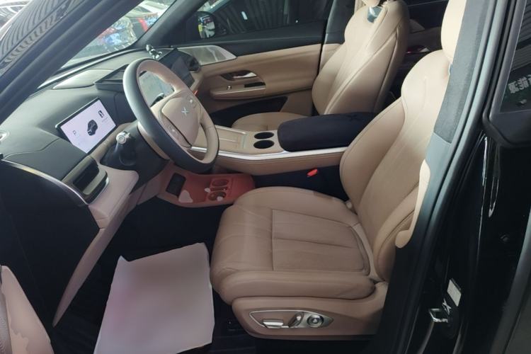 Used XPeng G9 2025 725 with Ultra-Long Range Max Left Front Seat