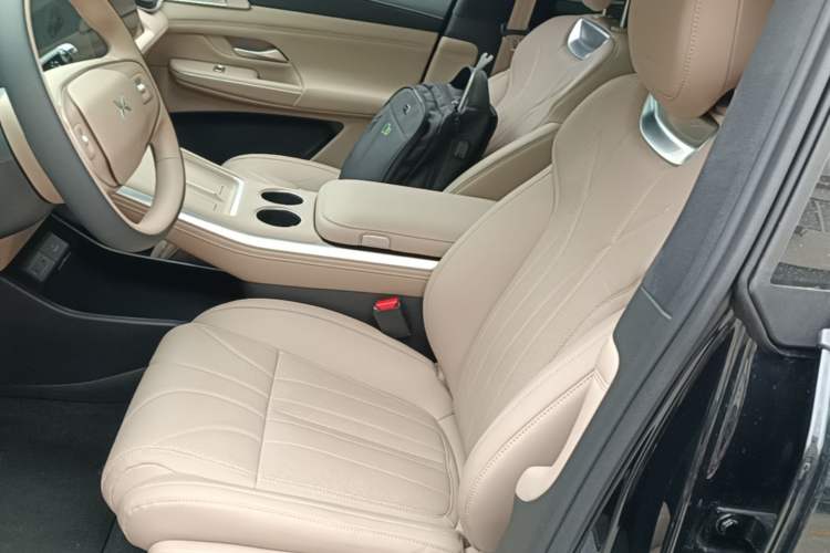 Used XPeng G9 2025 725 with Ultra-Long Range Max Left Front Seat